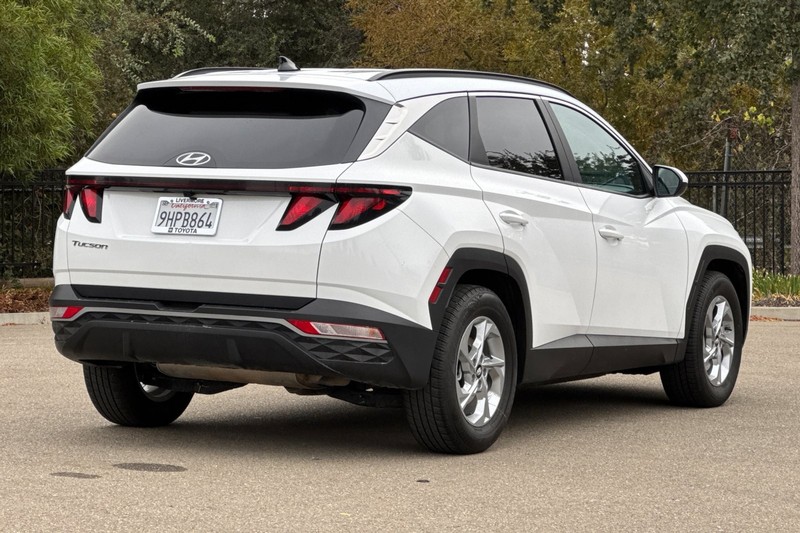 Hyundai Tucson Vehicle Full-screen Gallery Image 04