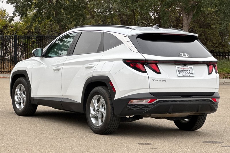 Hyundai Tucson Vehicle Full-screen Gallery Image 06