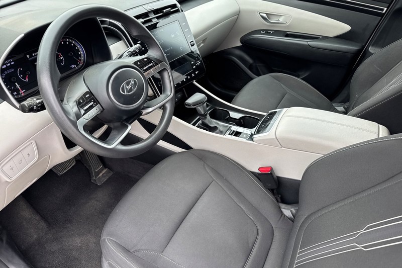 Hyundai Tucson Vehicle Full-screen Gallery Image 10