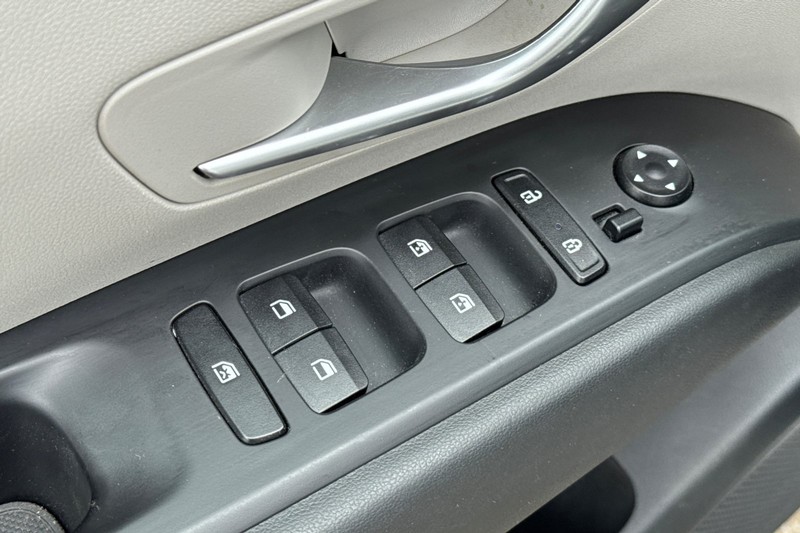 Hyundai Tucson Vehicle Full-screen Gallery Image 12