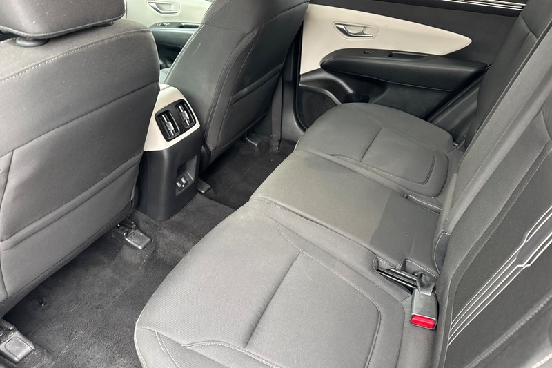 Hyundai Tucson Vehicle Full-screen Gallery Image 14