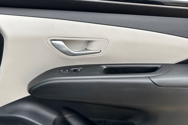Hyundai Tucson Vehicle Full-screen Gallery Image 21