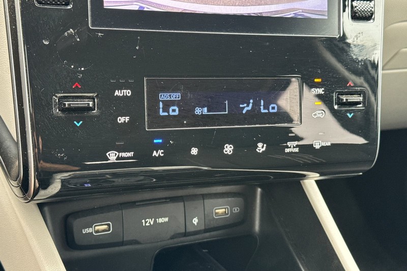 Hyundai Tucson Vehicle Full-screen Gallery Image 28