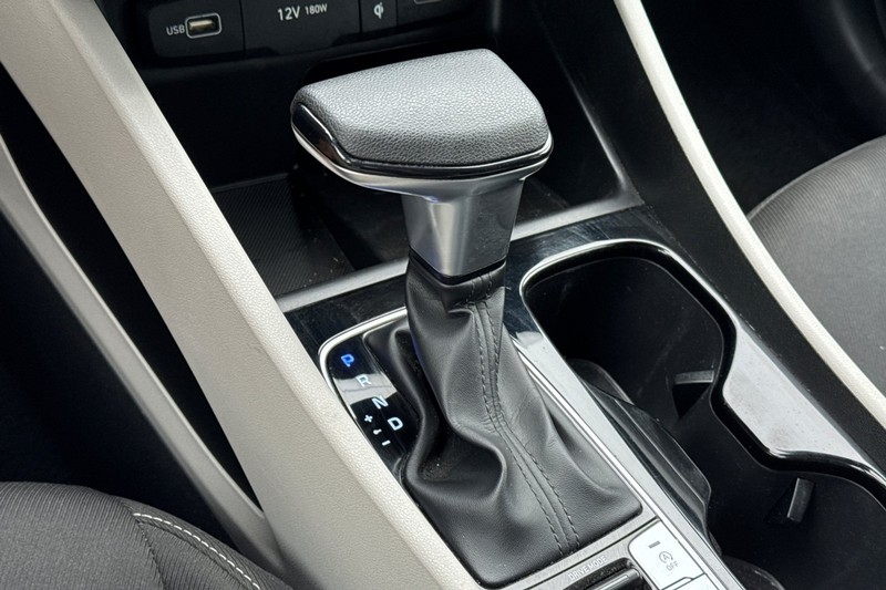 Hyundai Tucson Vehicle Full-screen Gallery Image 34