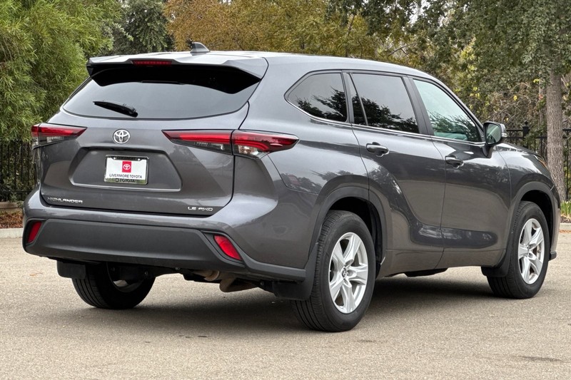 Toyota Highlander Vehicle Full-screen Gallery Image 04