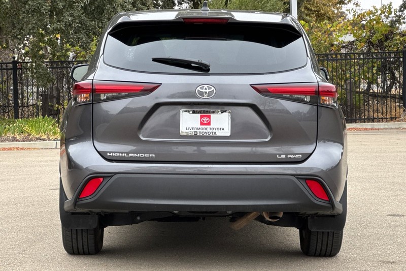 Toyota Highlander Vehicle Full-screen Gallery Image 05