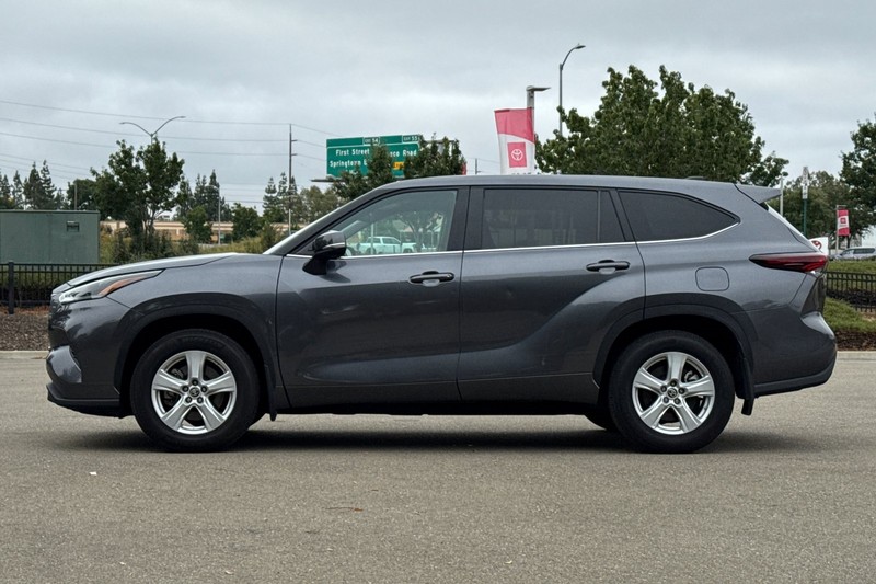 Toyota Highlander Vehicle Full-screen Gallery Image 07