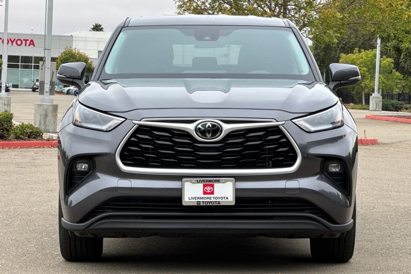 Toyota Highlander Vehicle Full-screen Gallery Image 09