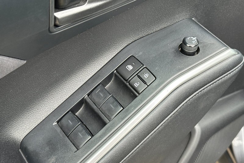Toyota Highlander Vehicle Full-screen Gallery Image 12