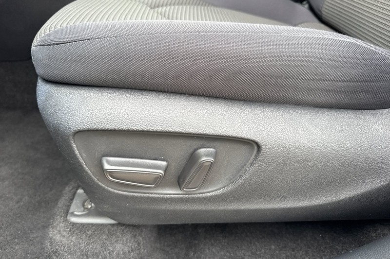 Toyota Highlander Vehicle Full-screen Gallery Image 13