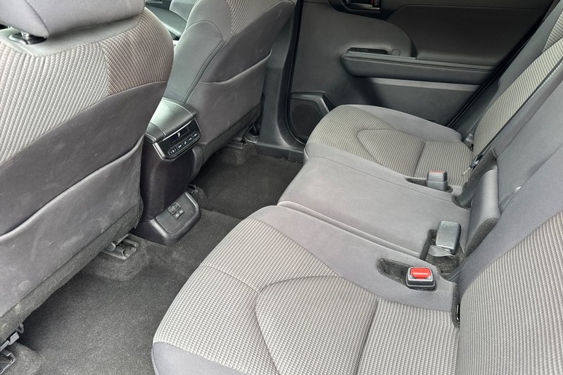 Toyota Highlander Vehicle Full-screen Gallery Image 14