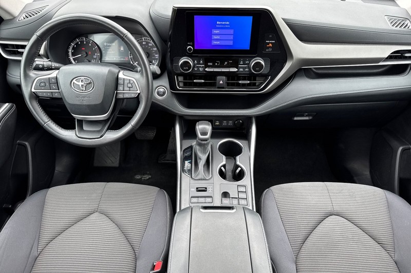 Toyota Highlander Vehicle Full-screen Gallery Image 15