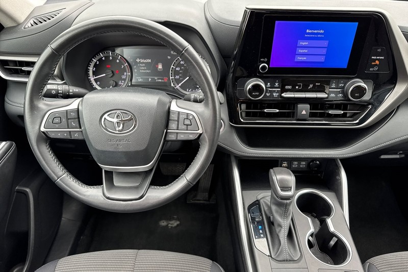 Toyota Highlander Vehicle Full-screen Gallery Image 16
