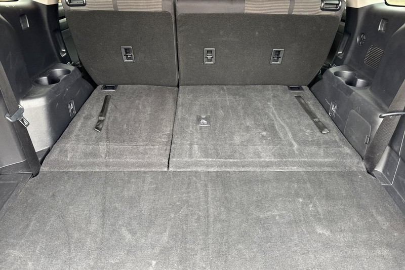 Toyota Highlander Vehicle Full-screen Gallery Image 17