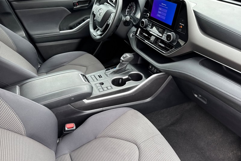 Toyota Highlander Vehicle Full-screen Gallery Image 20