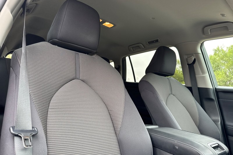 Toyota Highlander Vehicle Full-screen Gallery Image 21