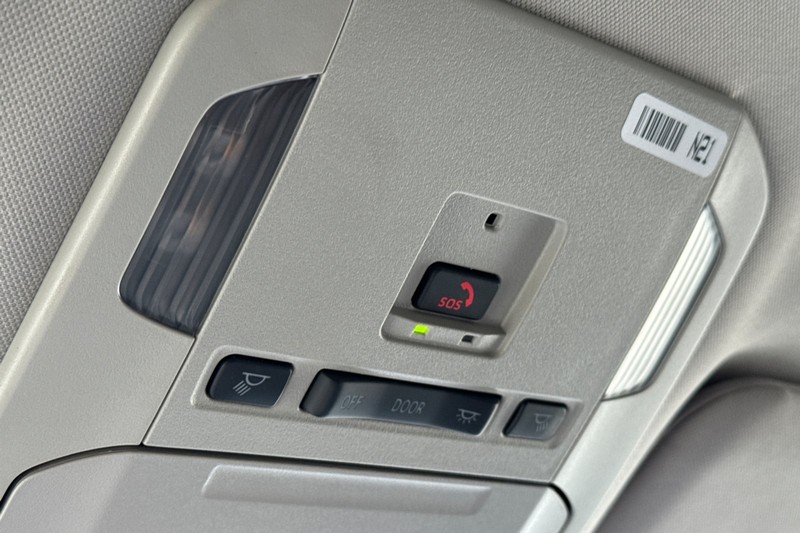 Toyota Highlander Vehicle Full-screen Gallery Image 25