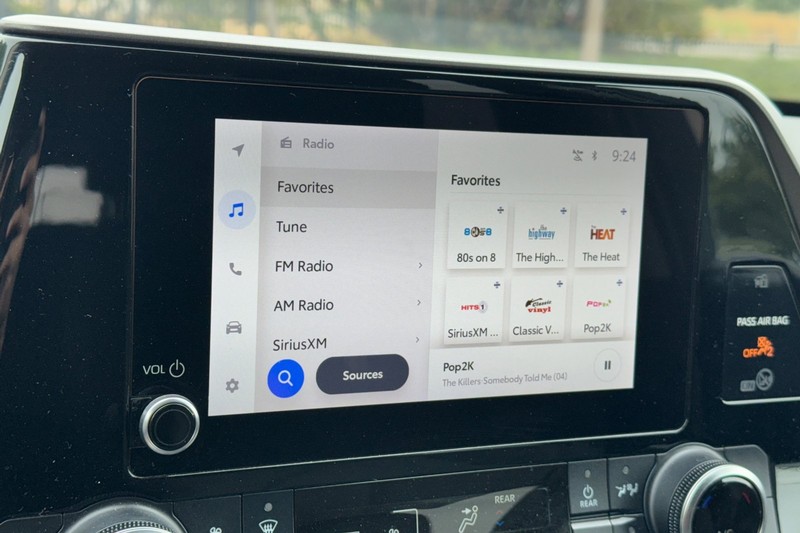Toyota Highlander Vehicle Full-screen Gallery Image 27