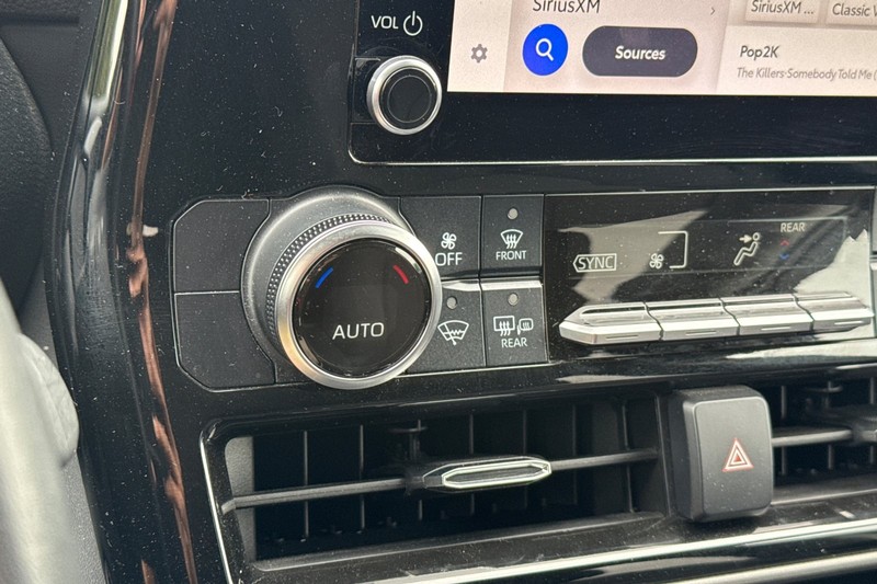 Toyota Highlander Vehicle Full-screen Gallery Image 30