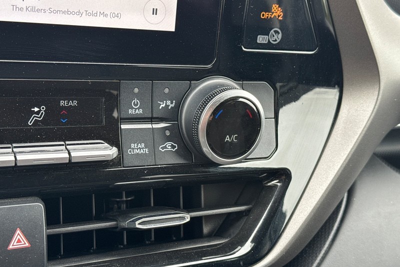 Toyota Highlander Vehicle Full-screen Gallery Image 31