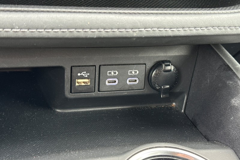 Toyota Highlander Vehicle Full-screen Gallery Image 32