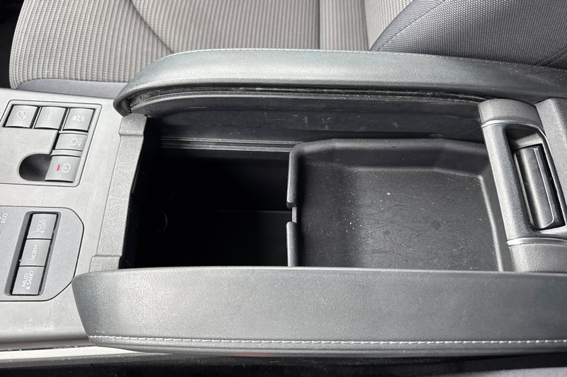 Toyota Highlander Vehicle Full-screen Gallery Image 34