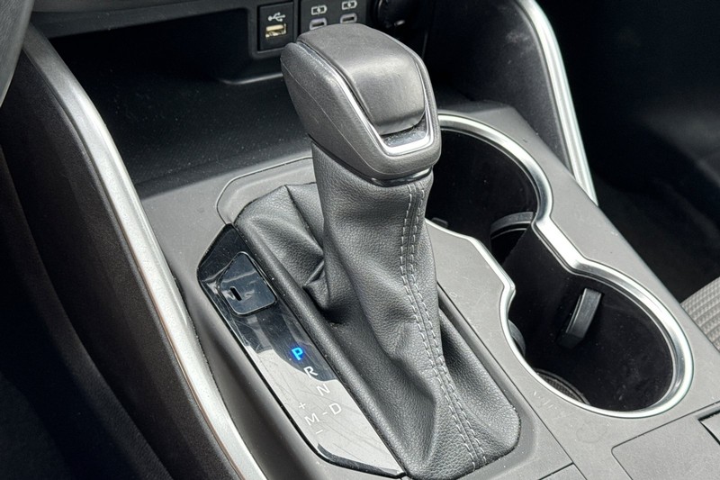 Toyota Highlander Vehicle Full-screen Gallery Image 35