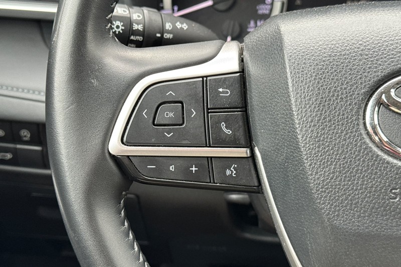Toyota Highlander Vehicle Full-screen Gallery Image 38