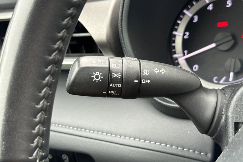 Toyota Highlander Vehicle Full-screen Gallery Image 39