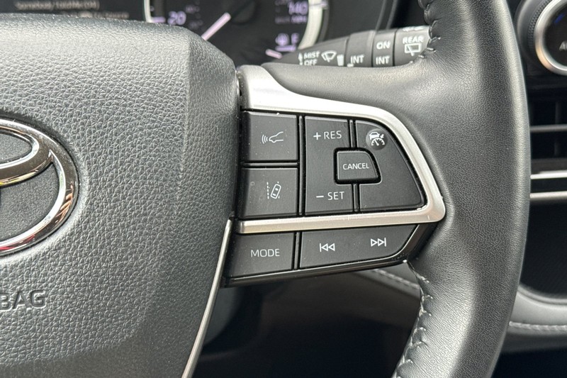 Toyota Highlander Vehicle Full-screen Gallery Image 40
