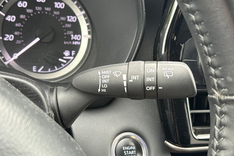 Toyota Highlander Vehicle Full-screen Gallery Image 41