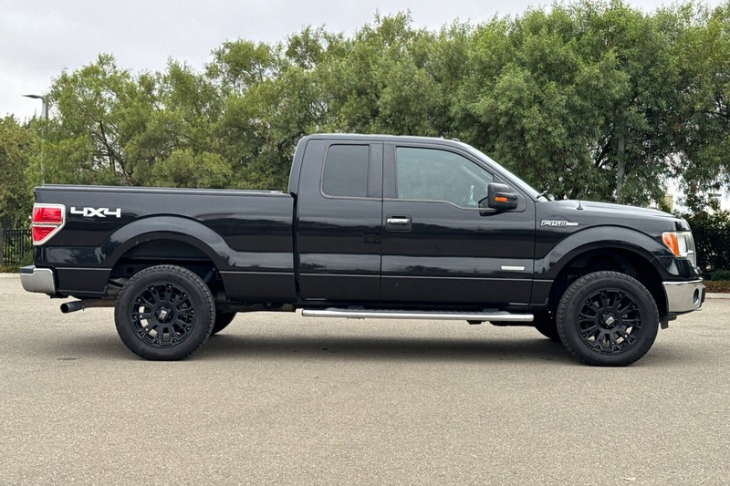 Ford F-150 Vehicle Full-screen Gallery Image 03