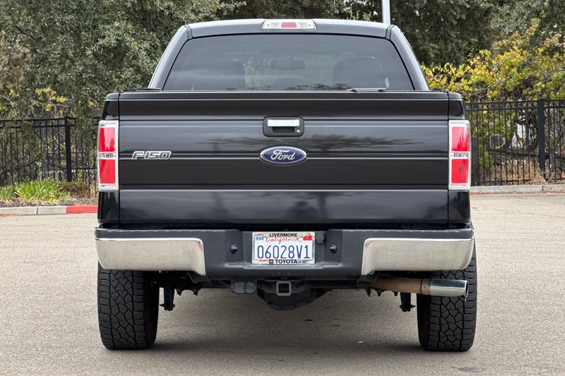 Ford F-150 Vehicle Full-screen Gallery Image 05