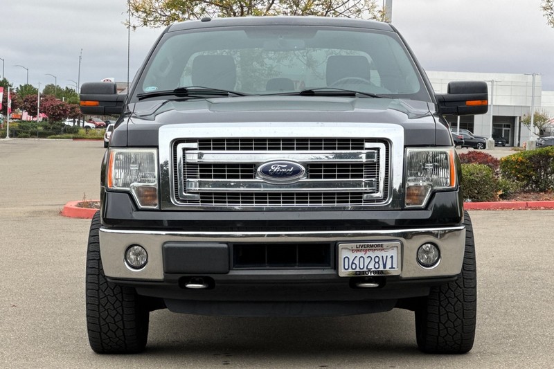 Ford F-150 Vehicle Full-screen Gallery Image 09
