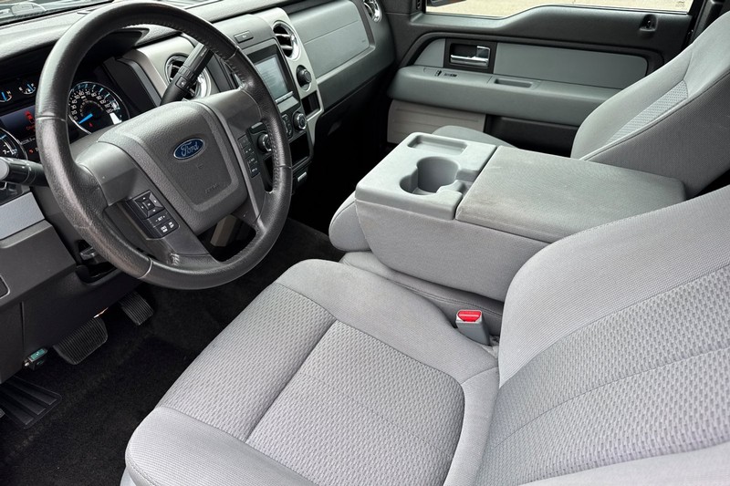 Ford F-150 Vehicle Full-screen Gallery Image 10
