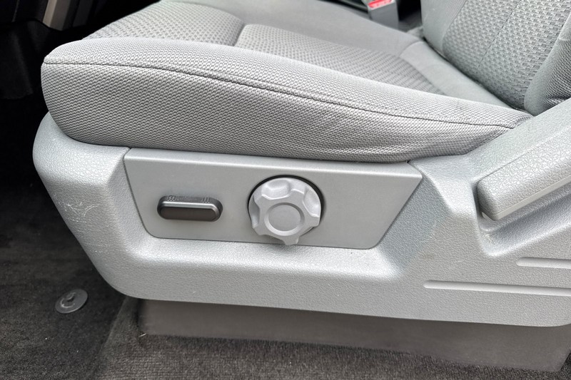 Ford F-150 Vehicle Full-screen Gallery Image 13