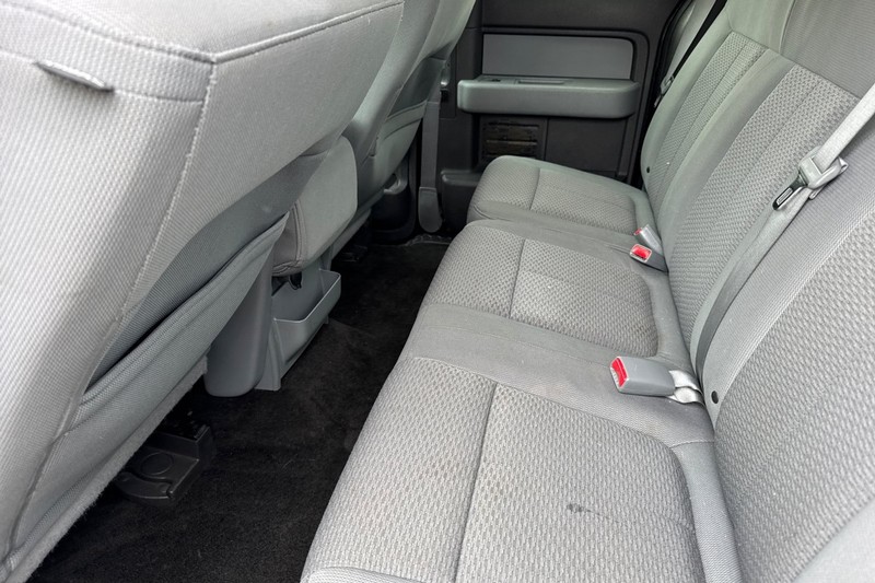 Ford F-150 Vehicle Full-screen Gallery Image 14