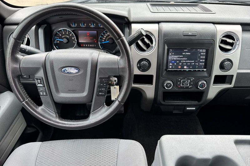 Ford F-150 Vehicle Full-screen Gallery Image 16