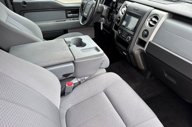 Ford F-150 Vehicle Full-screen Gallery Image 18