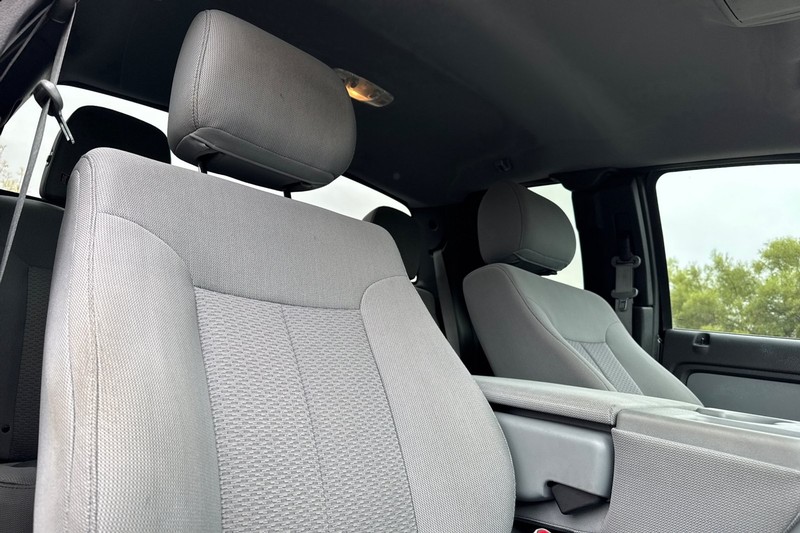 Ford F-150 Vehicle Full-screen Gallery Image 19