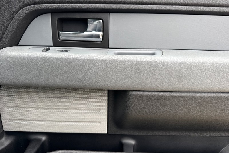 Ford F-150 Vehicle Full-screen Gallery Image 20