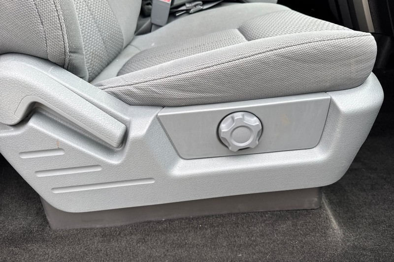 Ford F-150 Vehicle Full-screen Gallery Image 22