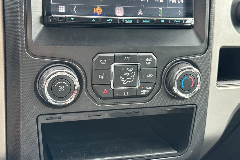 Ford F-150 Vehicle Full-screen Gallery Image 26