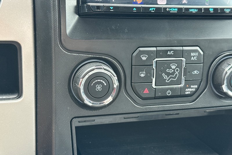 Ford F-150 Vehicle Full-screen Gallery Image 27