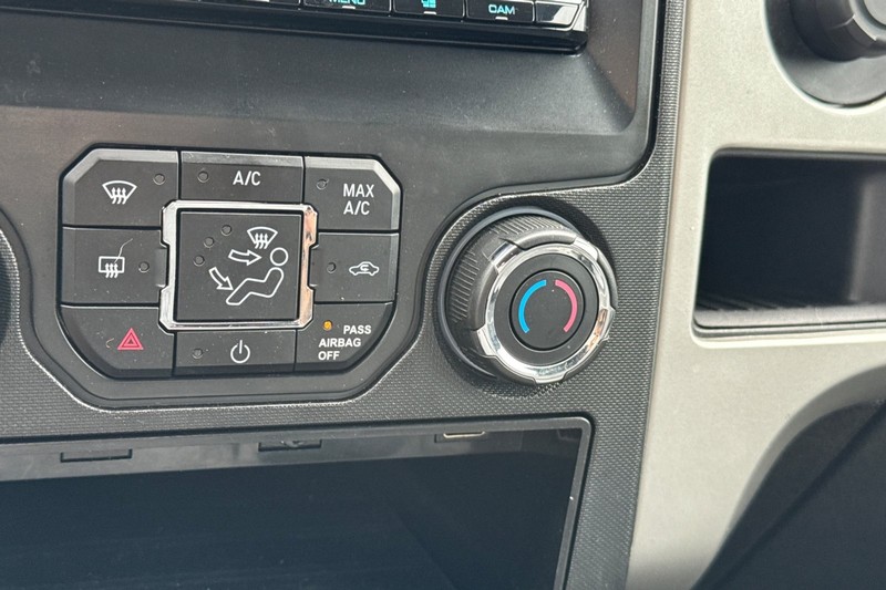 Ford F-150 Vehicle Full-screen Gallery Image 28