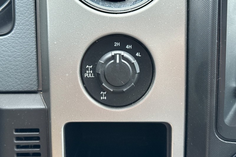 Ford F-150 Vehicle Full-screen Gallery Image 30