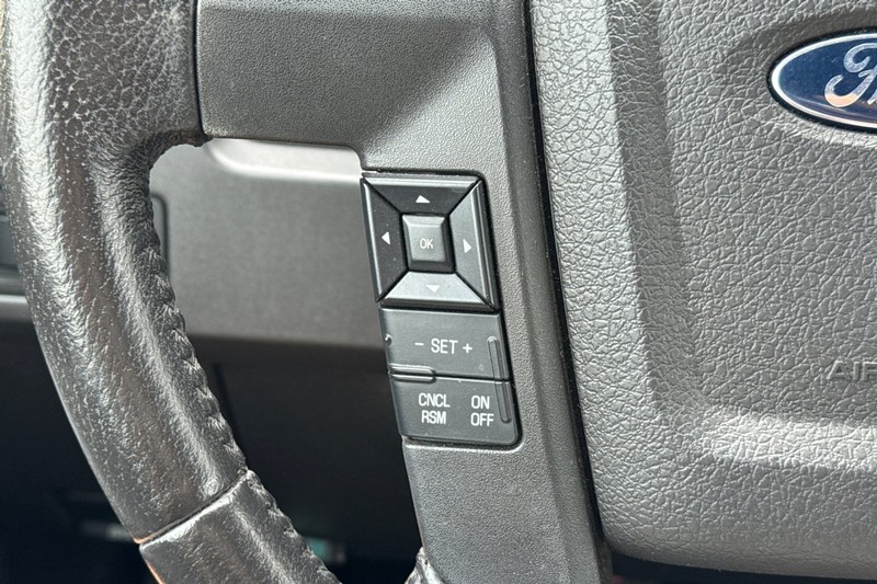 Ford F-150 Vehicle Full-screen Gallery Image 34