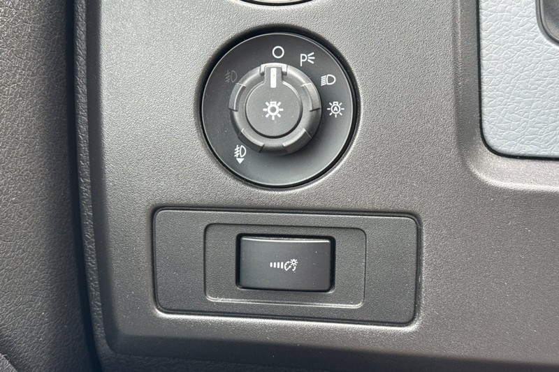 Ford F-150 Vehicle Full-screen Gallery Image 39