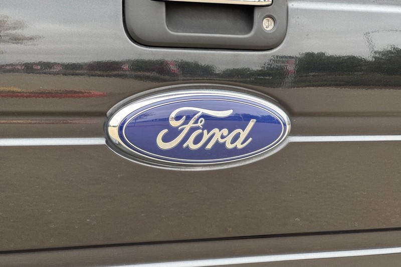 Ford F-150 Vehicle Full-screen Gallery Image 46