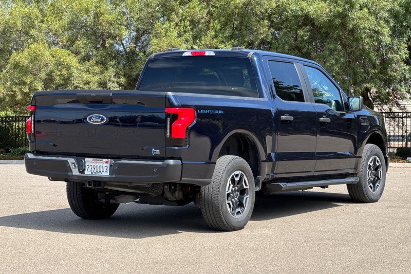 Ford F-150 Lightning Vehicle Full-screen Gallery Image 04